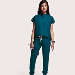 Figs scrub uniform Top size Small, Pants Extra Small,color Caribbean blue..